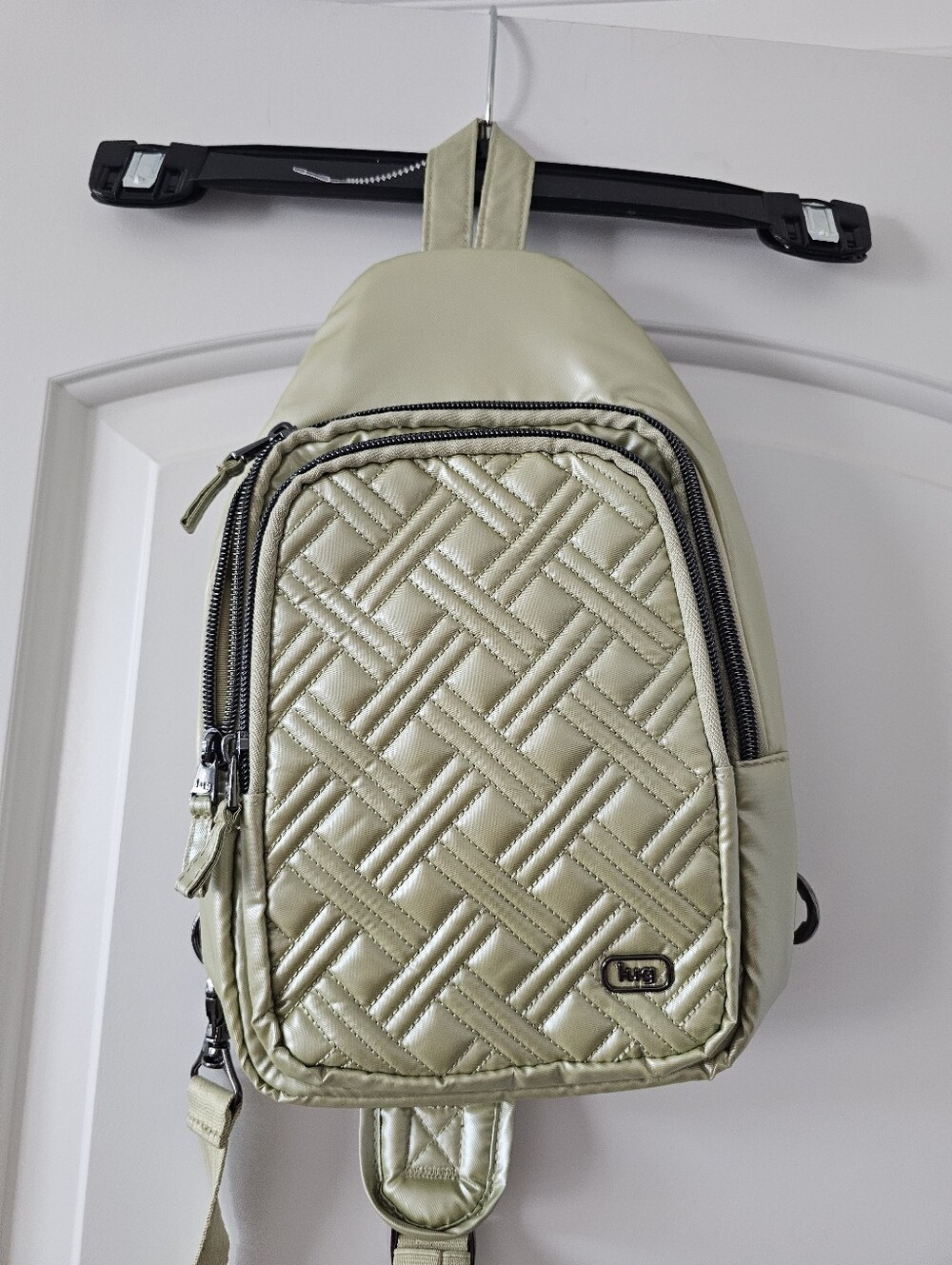 Lug Scurry Sling Backpack Bag Basket Weave Quilted Pattern Metallic Light Green